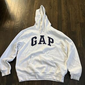 Gap woman, white hoodie